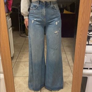 Super high waisted WE THE FREE wide leg jeans.